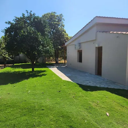 Nyaraló Skioni Garden Casa